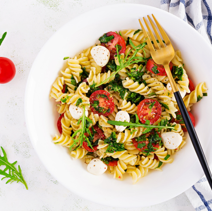 Tomato and pepper pasta salad